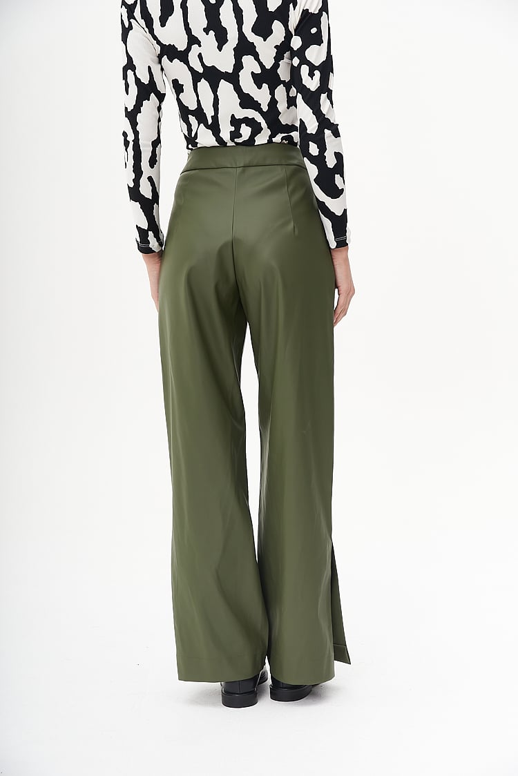pantalon ecocuero suelto