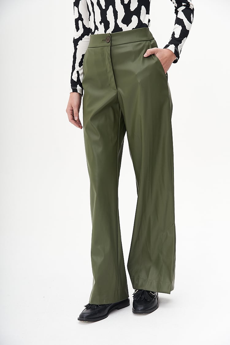 pantalon ecocuero suelto
