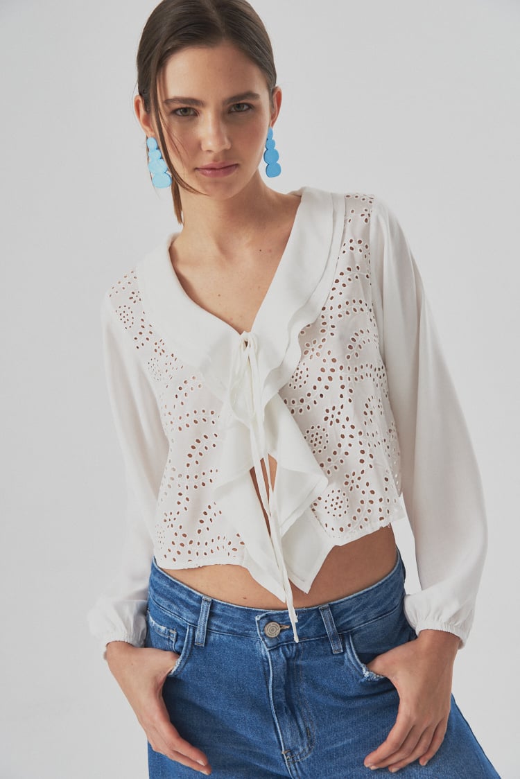blusa corta volados