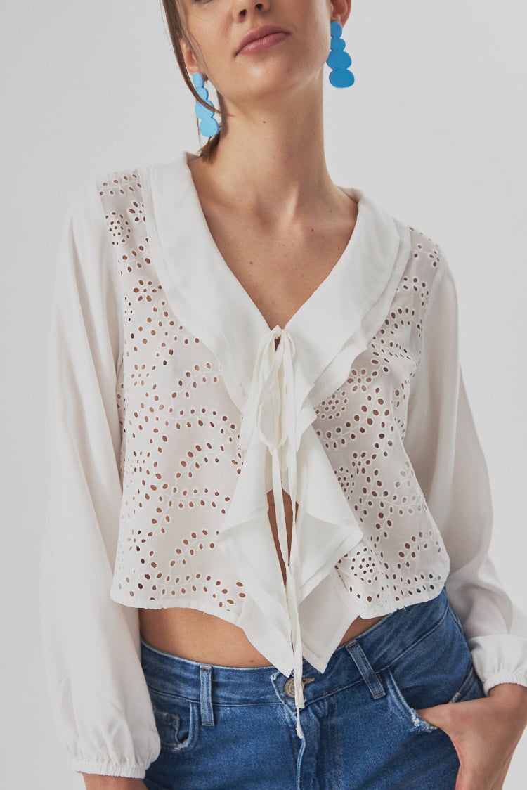 blusa corta volados