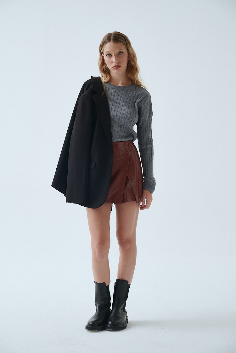 minifalda cuero