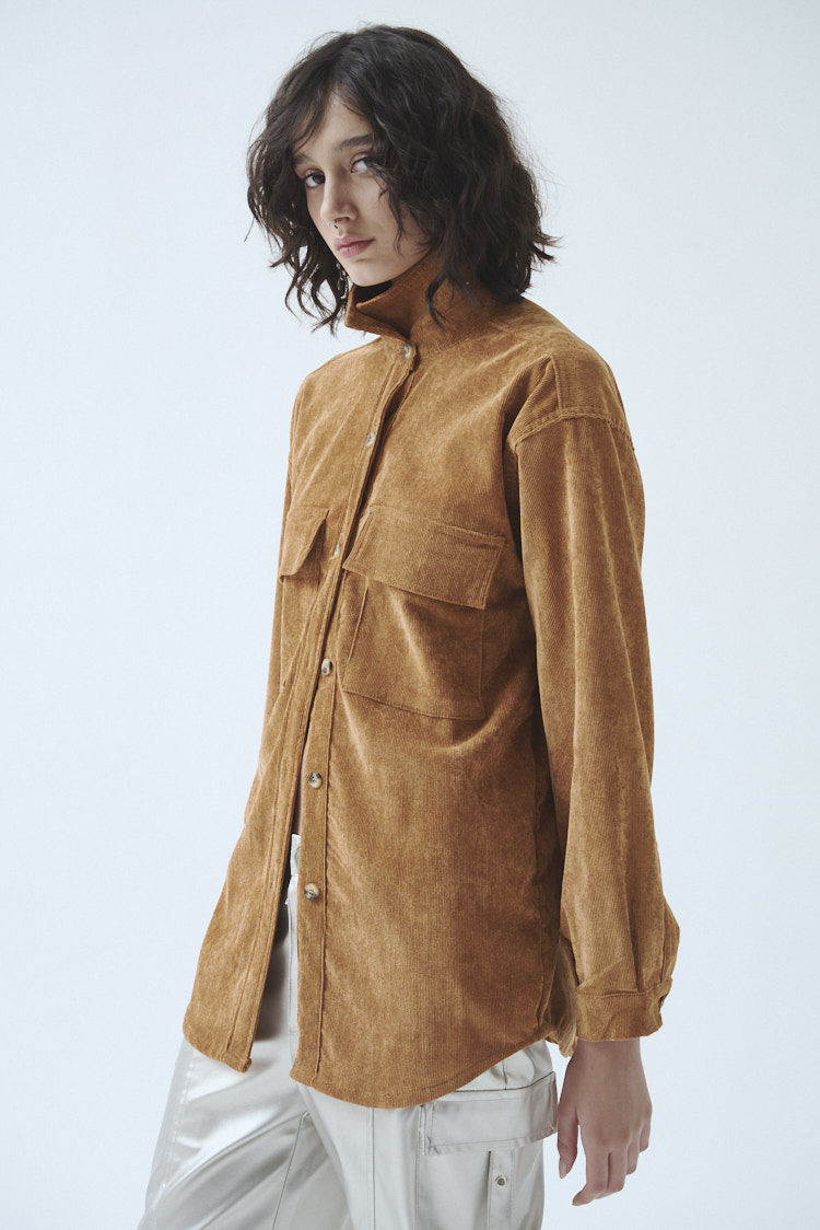 camisa oversize de corderoy