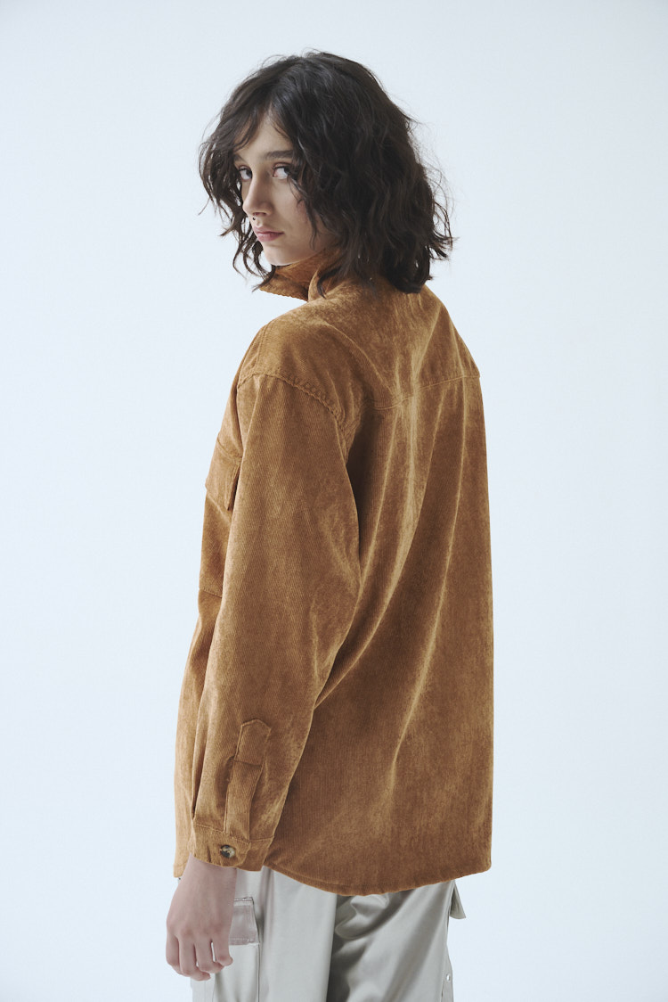 camisa oversize de corderoy