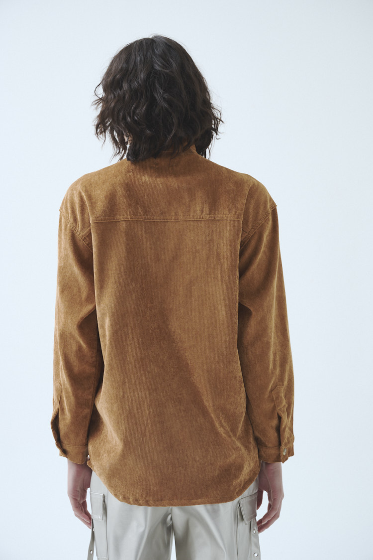 camisa oversize de corderoy