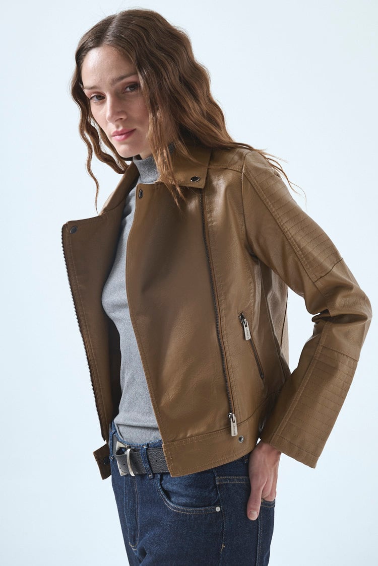 campera ecocuero entallada
