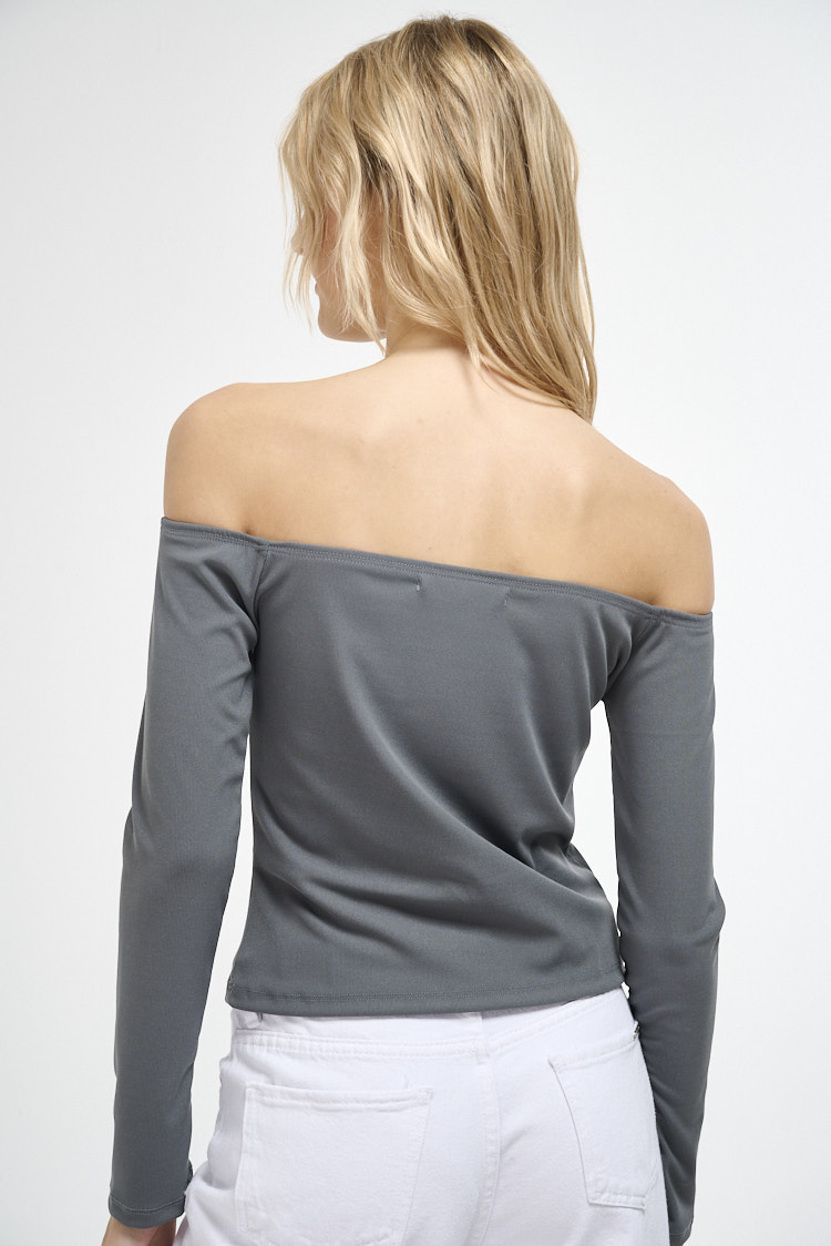 Remera cuello bote