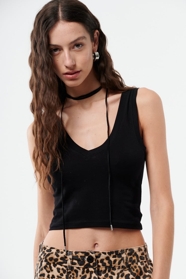 top corto escote V