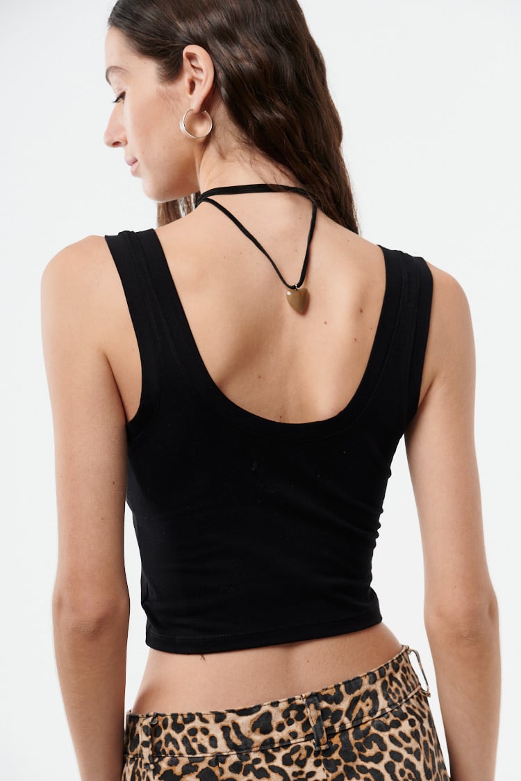 top corto escote V