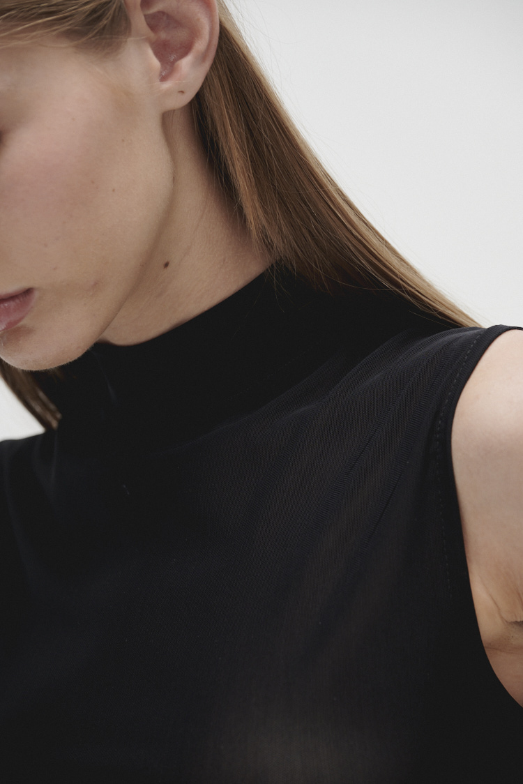 musculosa cuello alto modal