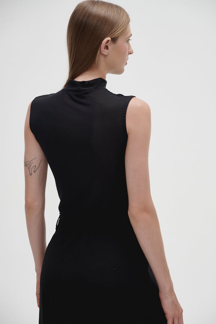 musculosa cuello alto modal