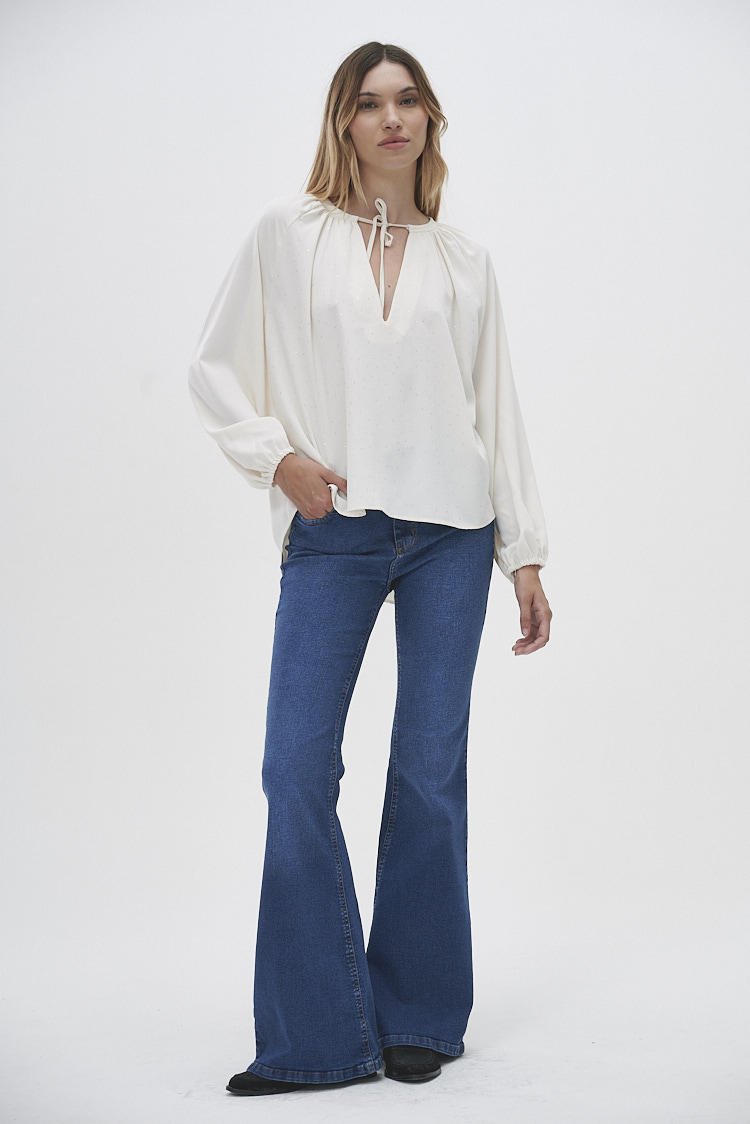 blusa amplia con brillos