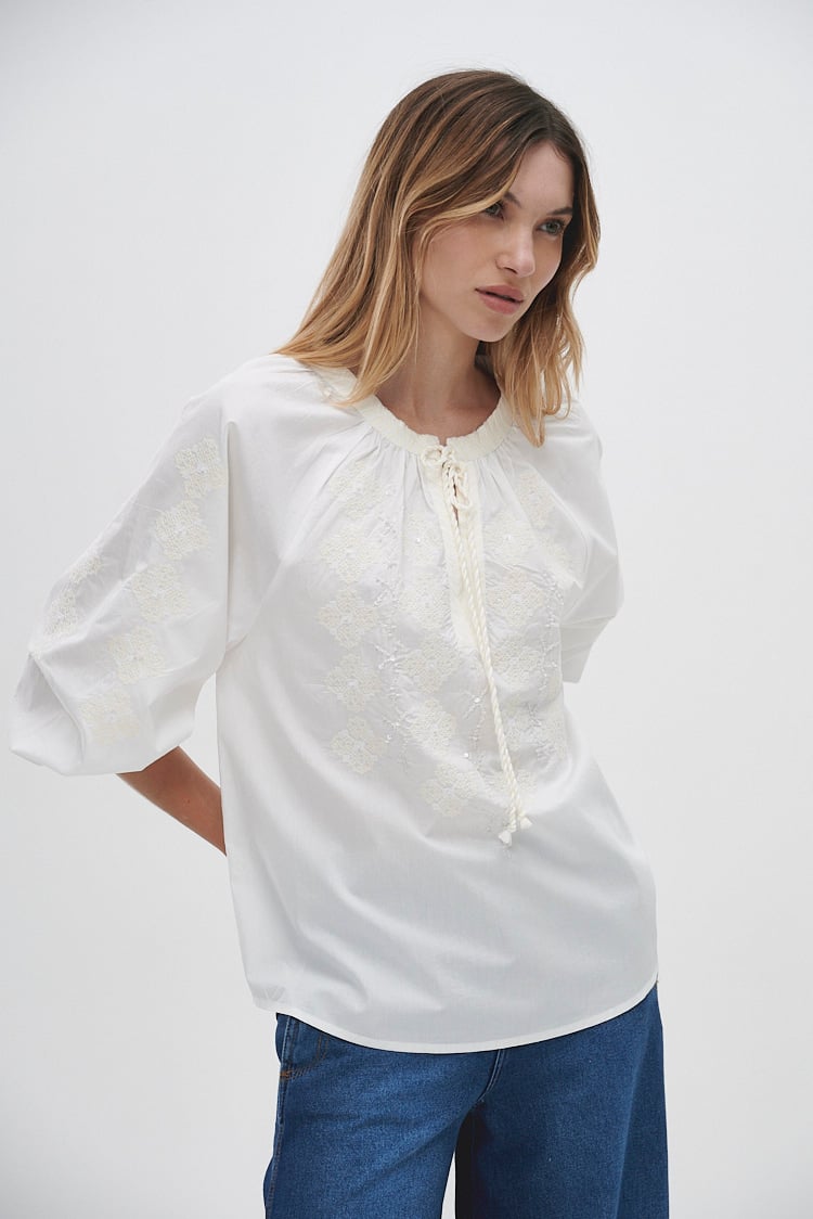 camisa bordada amplia
