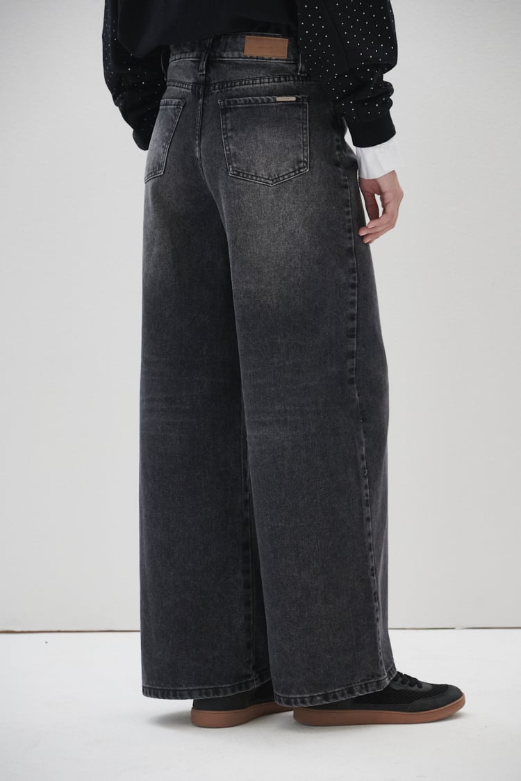 Jean wide leg negro con brillos