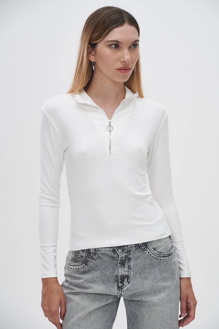 Remera manga larga estilo polera
