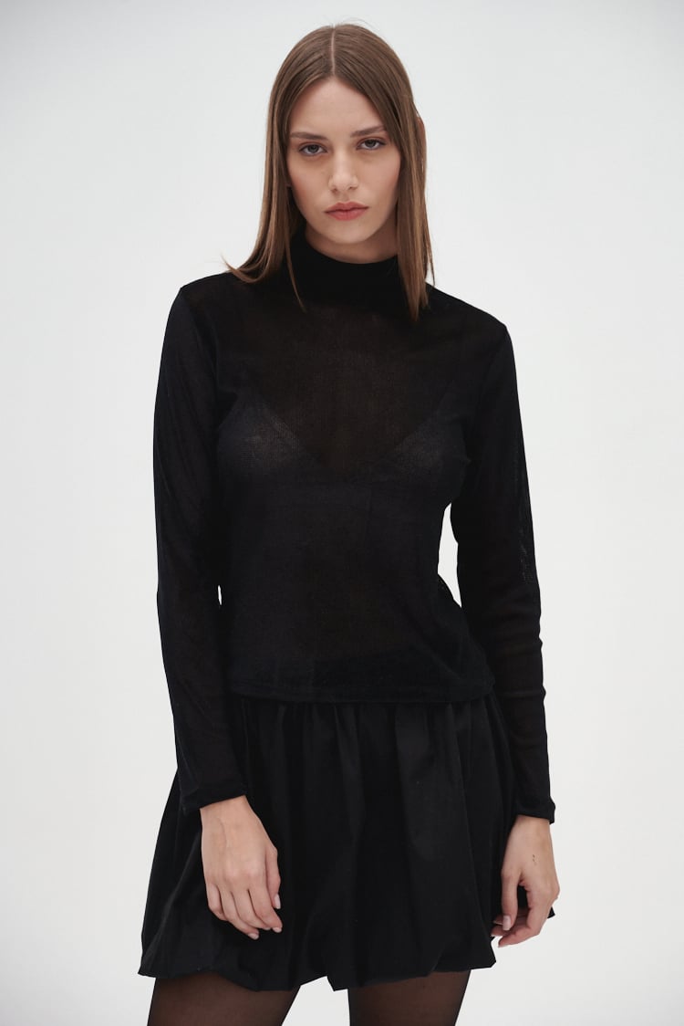 REMERA CUELLO ALTO