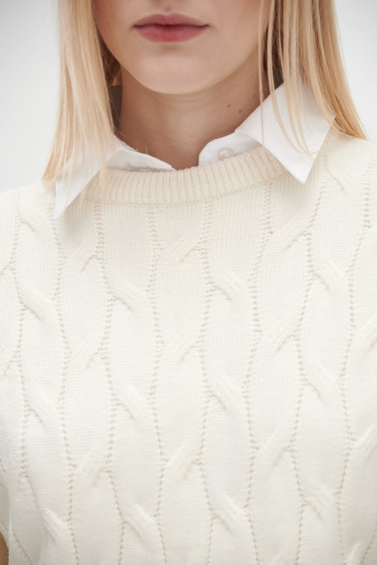 sweater corto trenzado