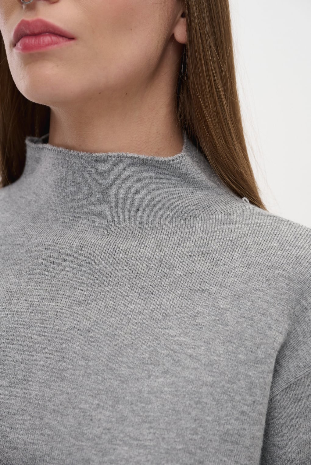 sweater liso cuello alto