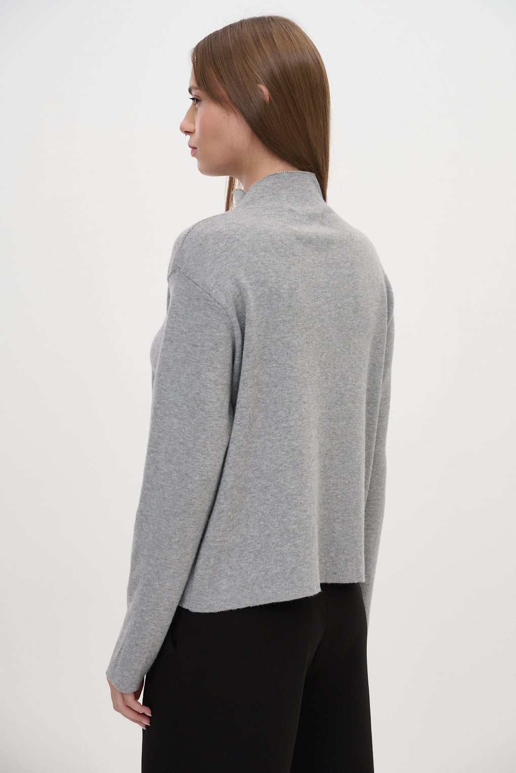 sweater liso cuello alto
