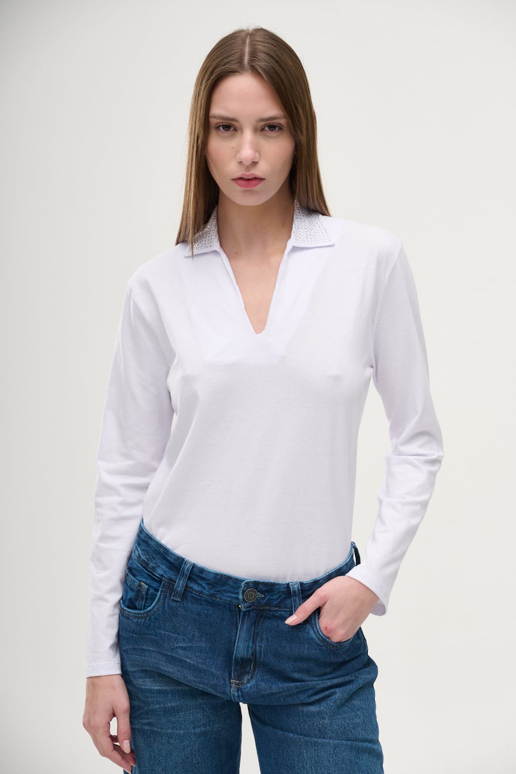 remera cuello brillos