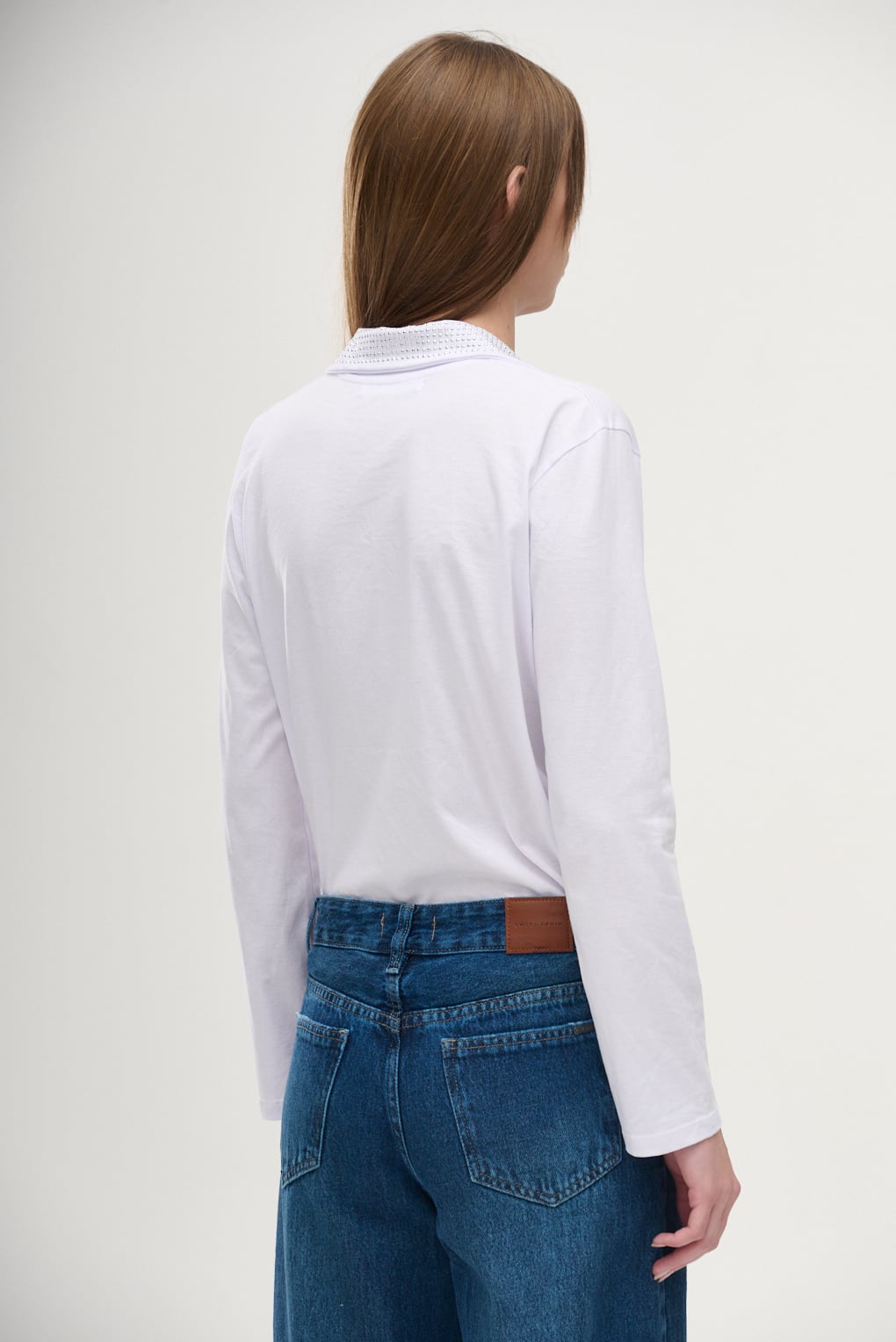remera cuello brillos