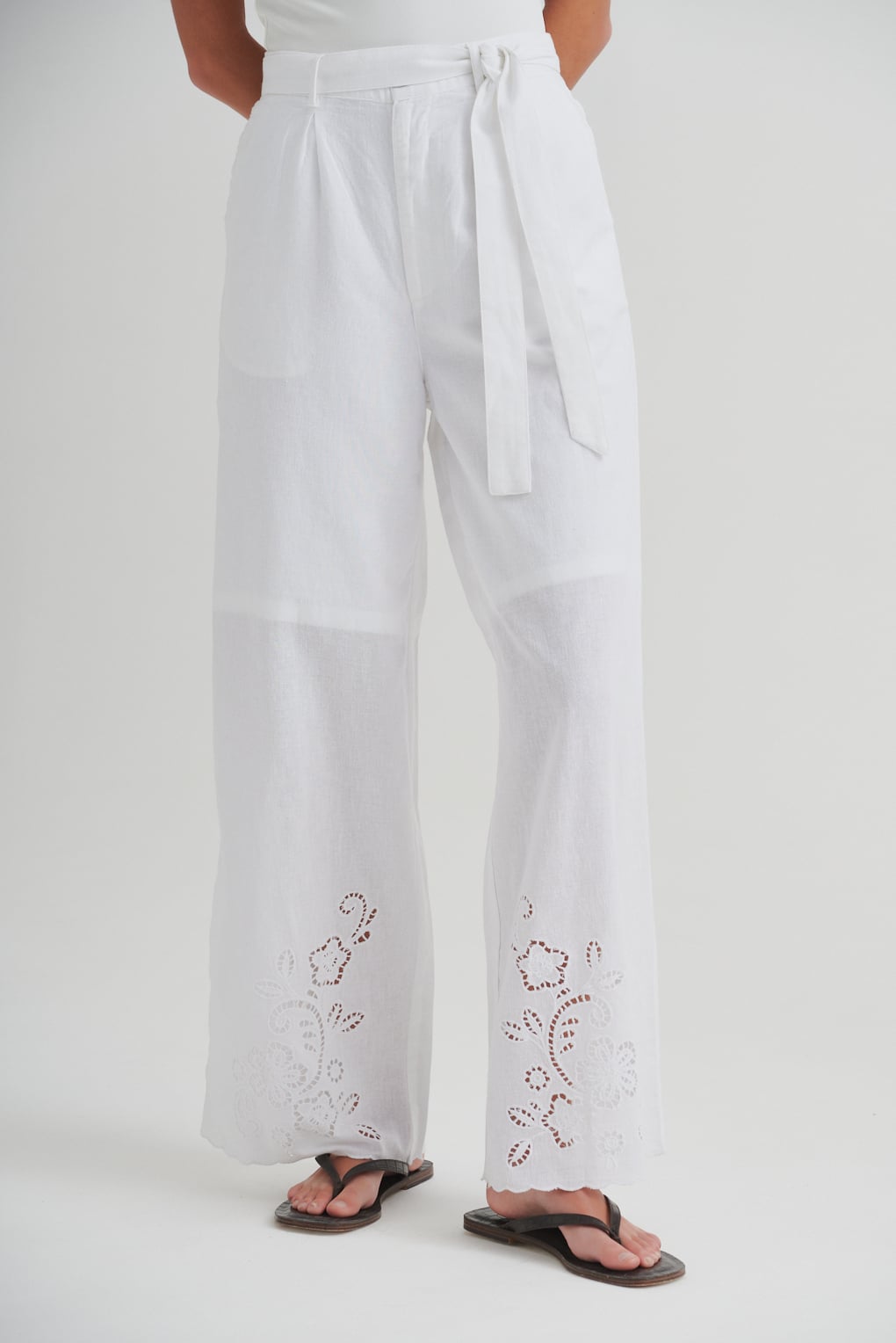 pantalón palazzo bordado