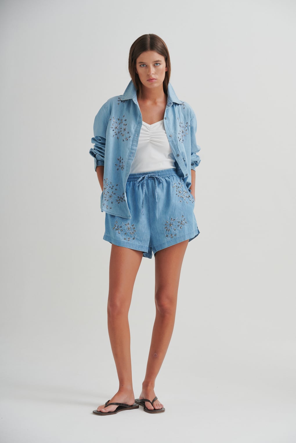 short denim bordado