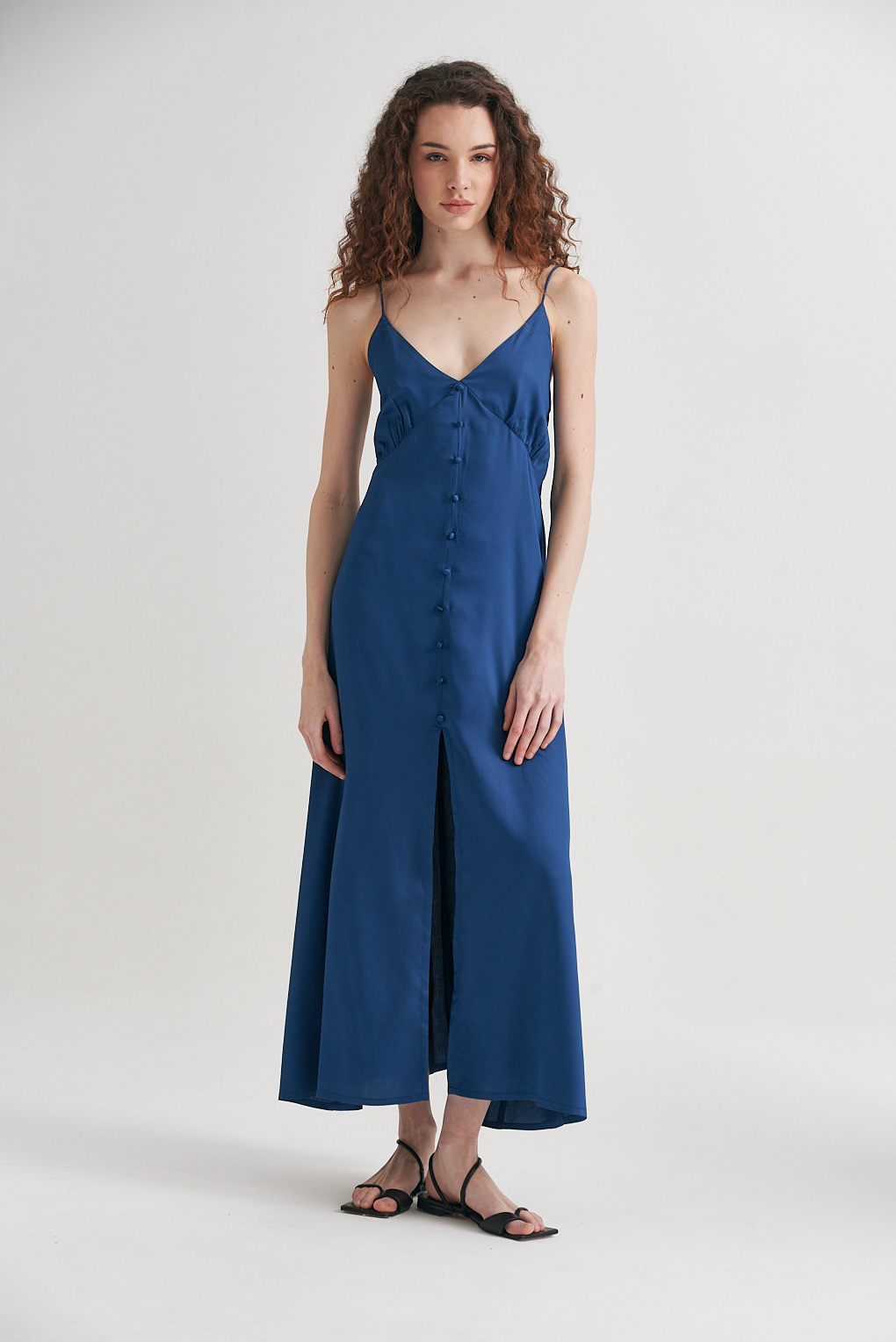 vestido escote V saten
