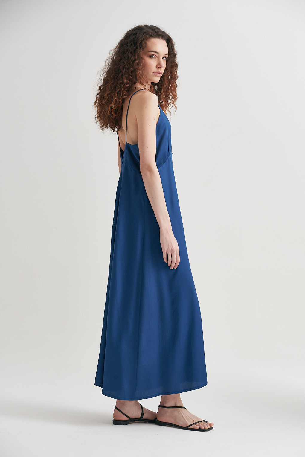 vestido escote V saten