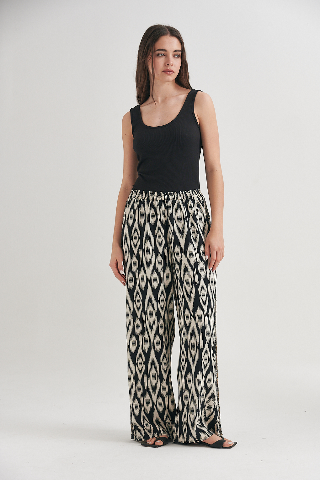 pantalon estampado geometrico