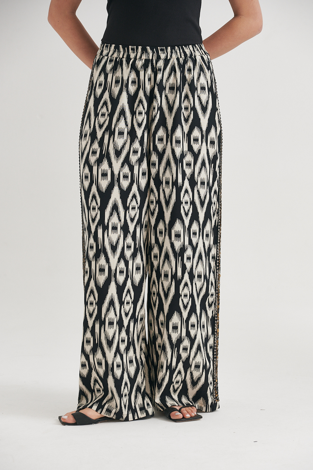 pantalon estampado geometrico