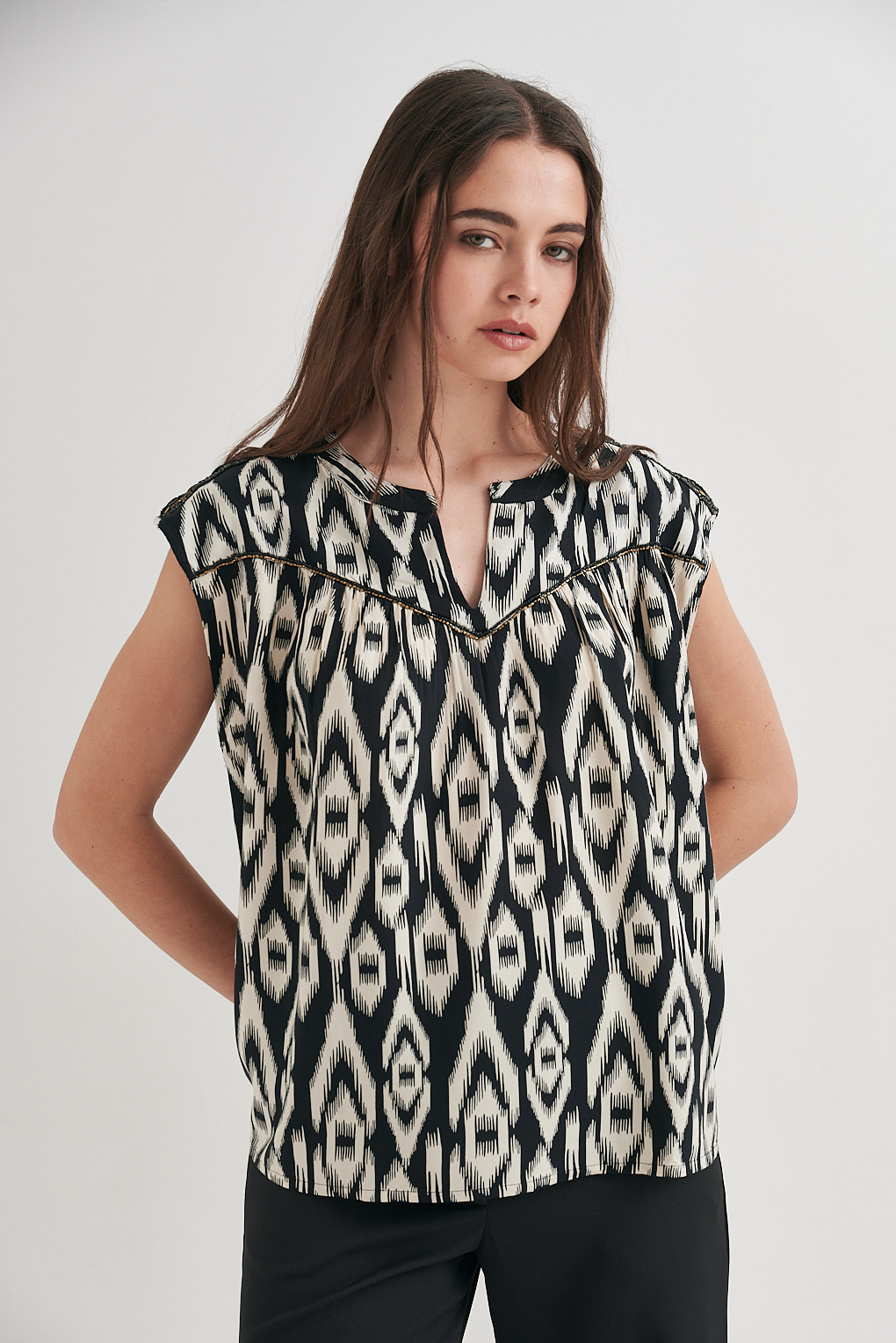 blusa estampado y strass