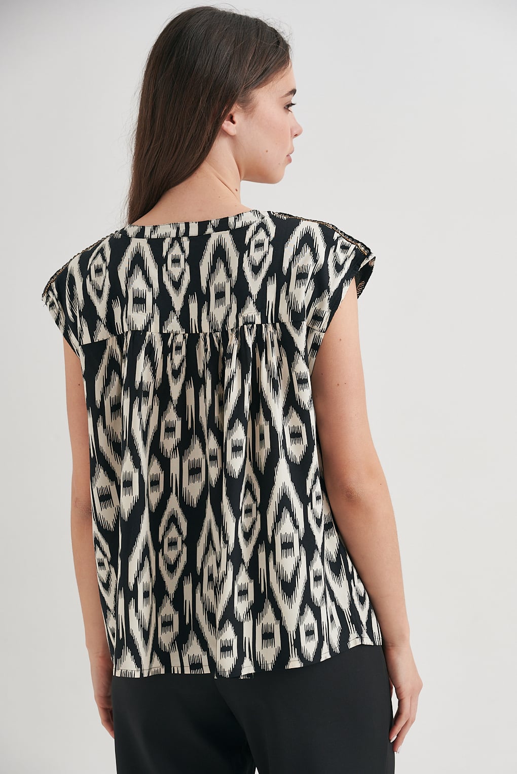 blusa estampado y strass