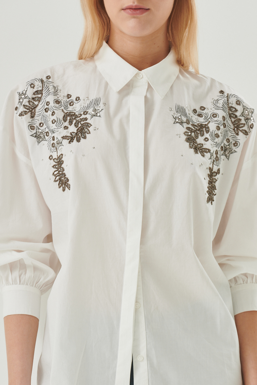 camisa bordada con brillos