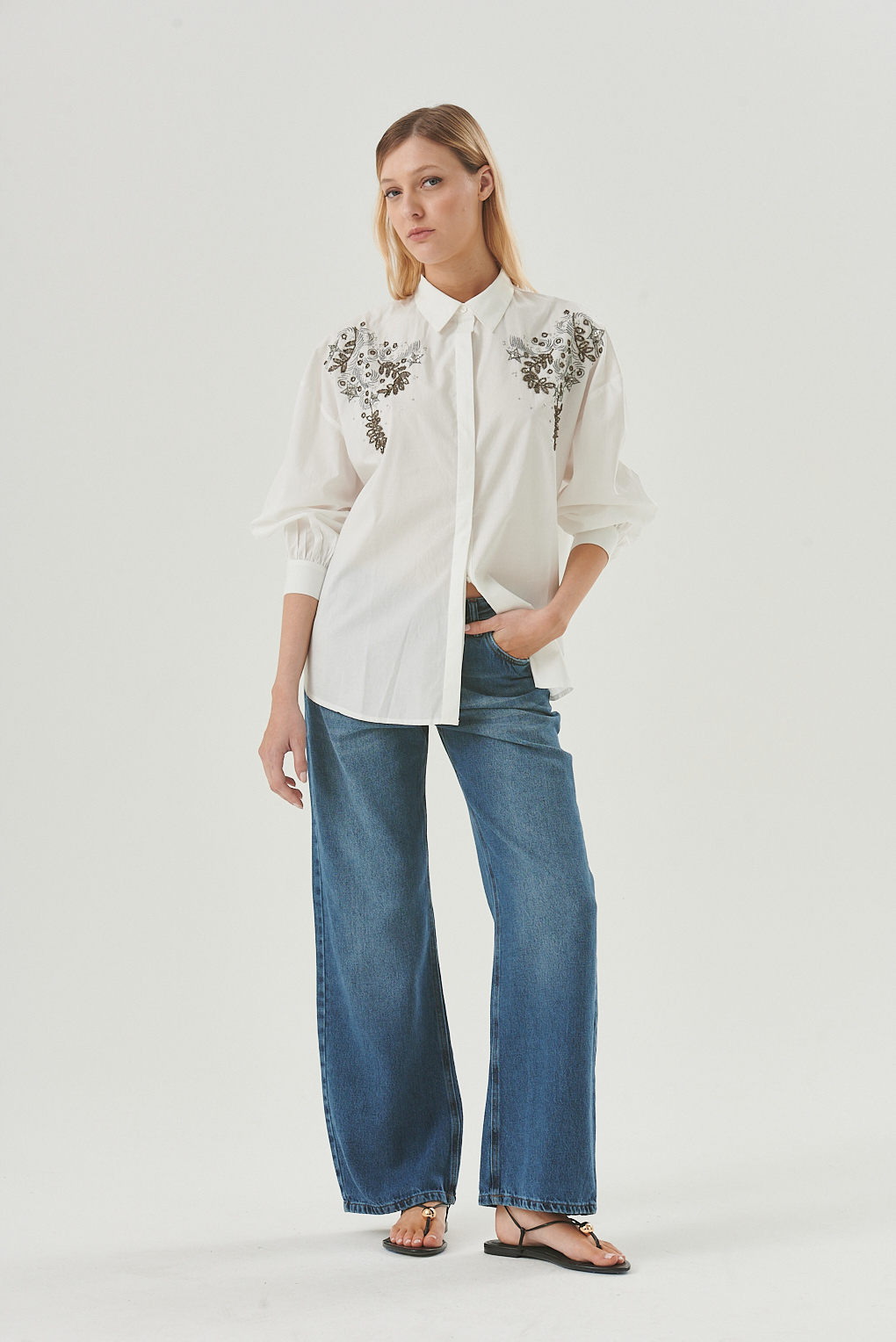 camisa bordada con brillos