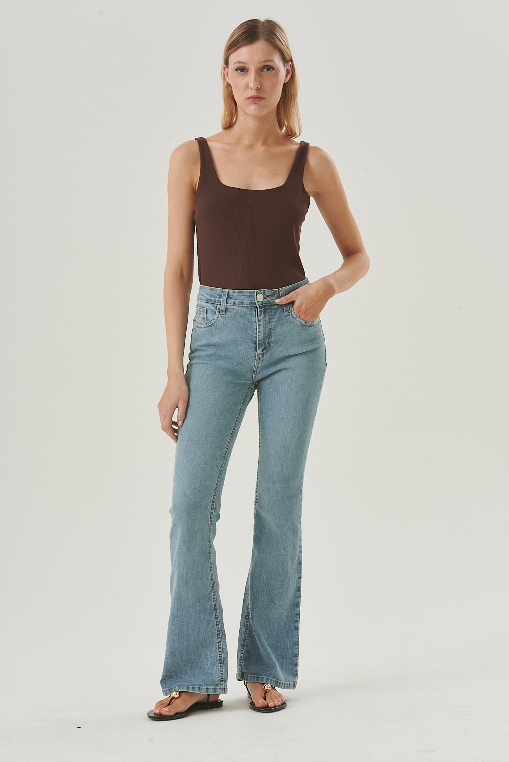 jean tiro alto elastizado corte Oxford mujer