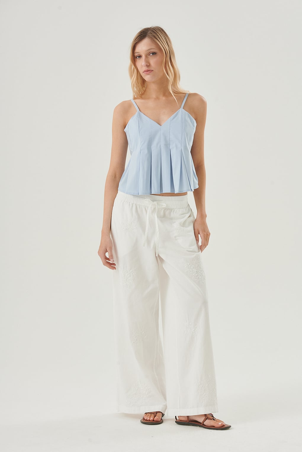 pantalón bordado