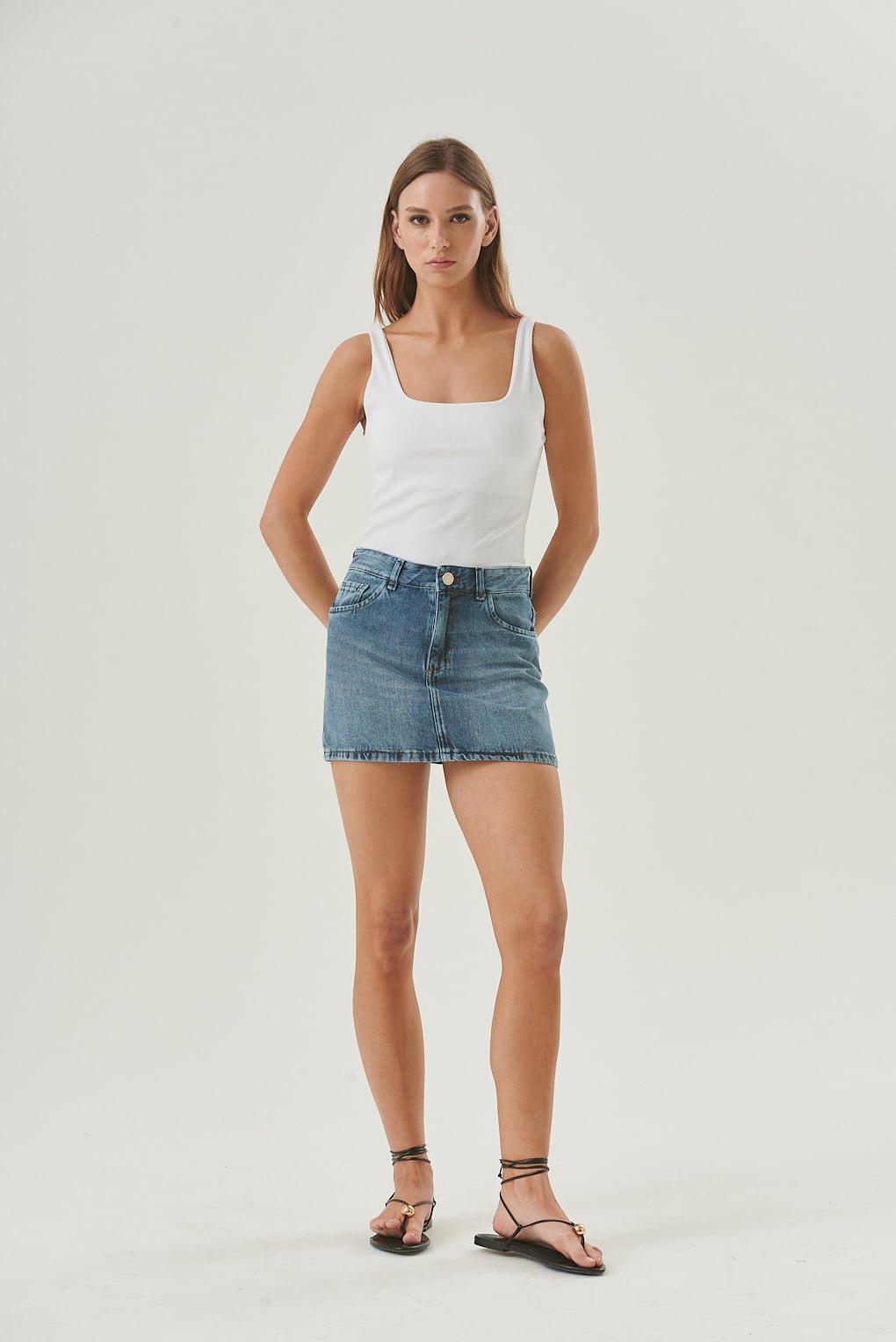 mini de jean azul clásico mujer