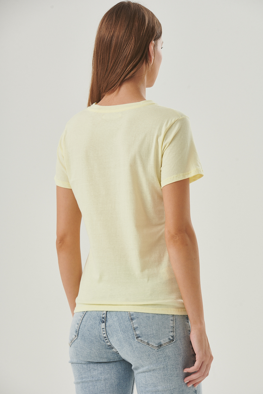remera algodón con flor