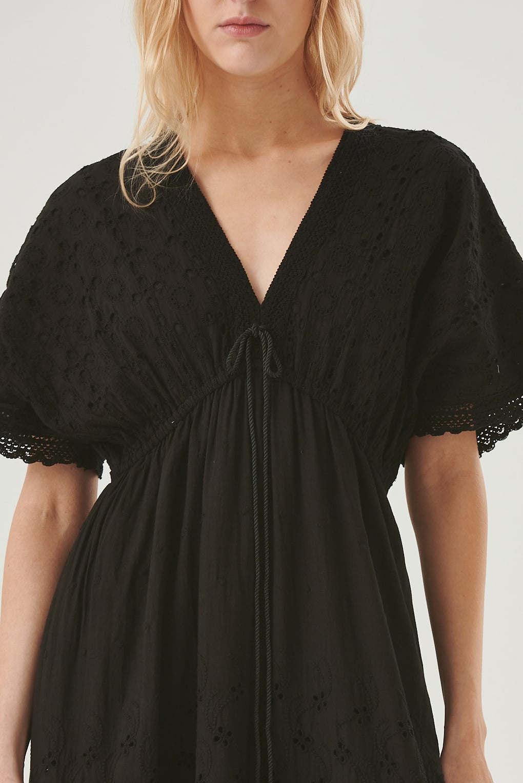 vestido blanco calado