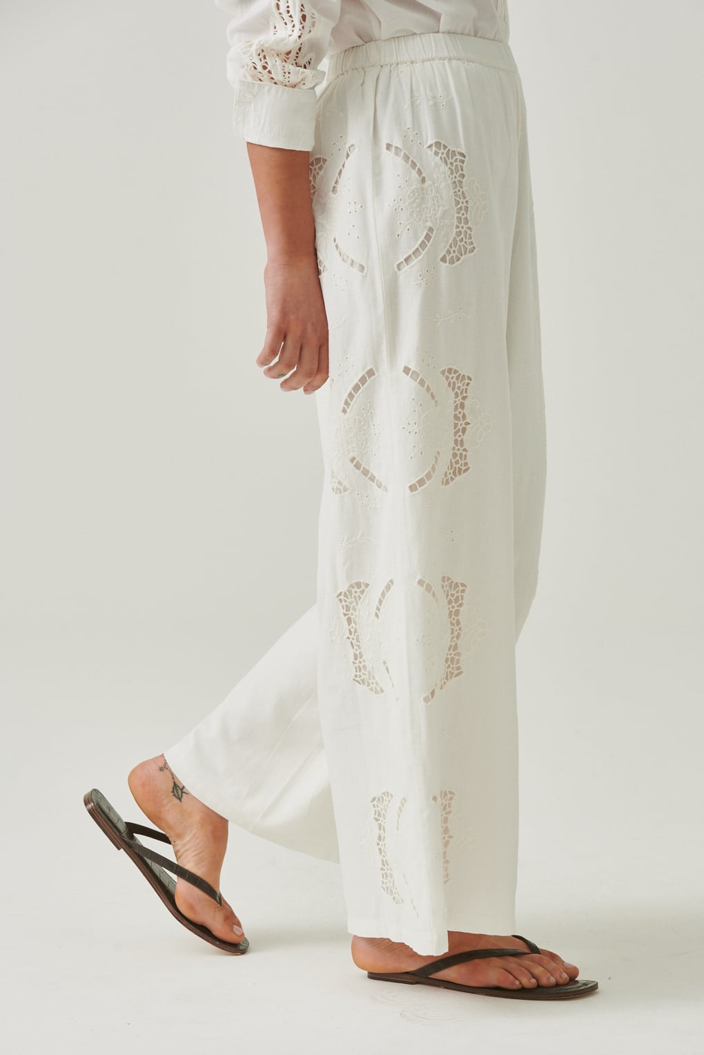pantalón algodón bordado
