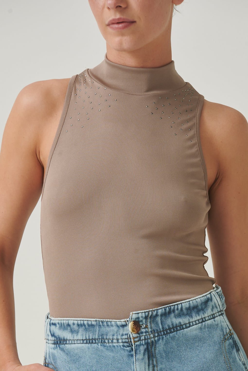 musculosa poliéster con brillos