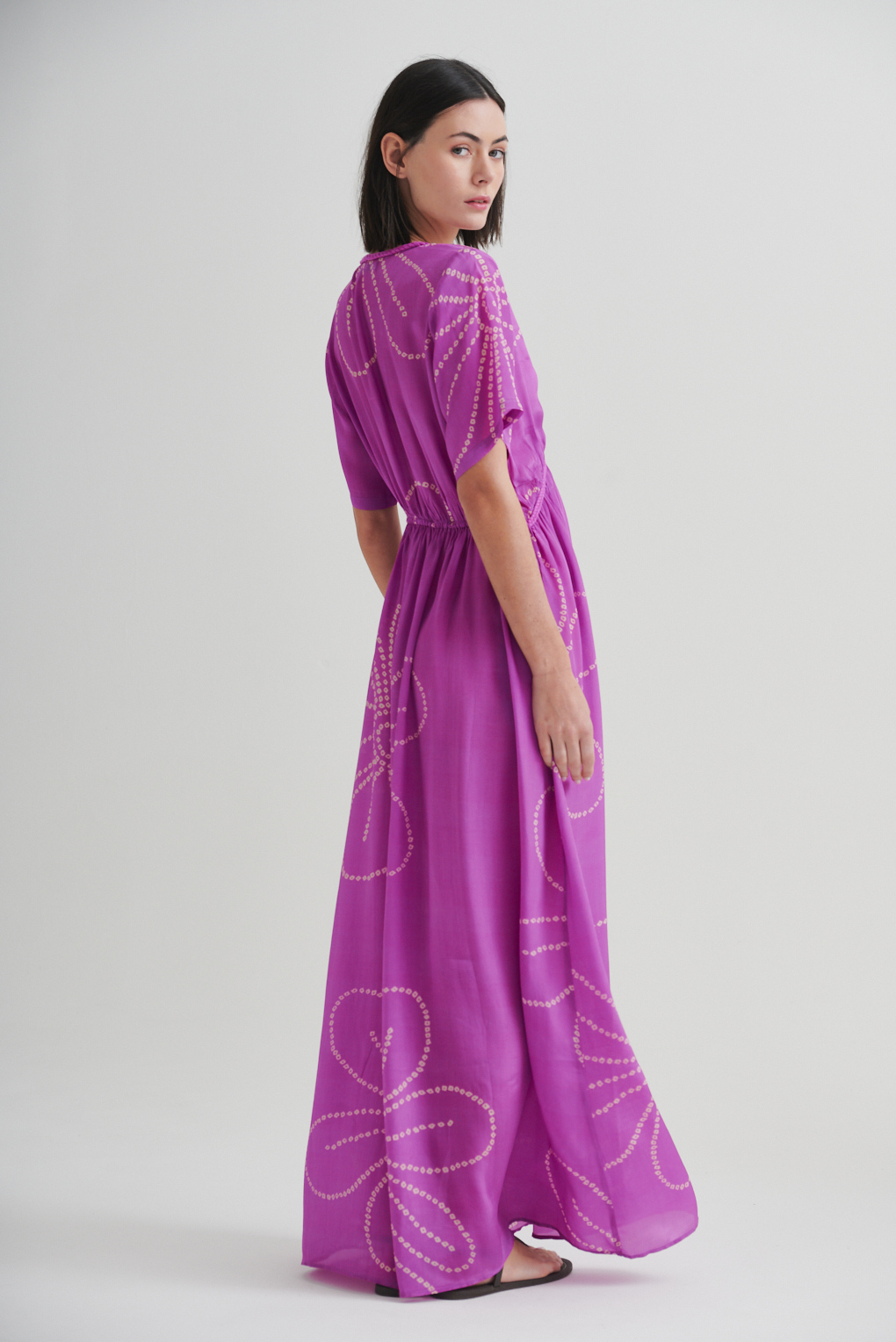 vestido estampado violeta