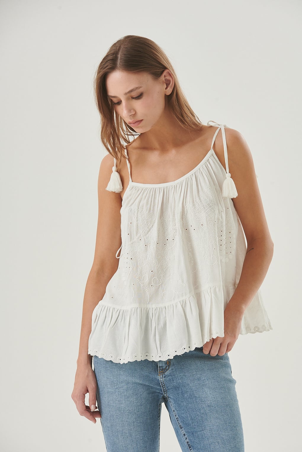 blusa bordada espalda descubierta