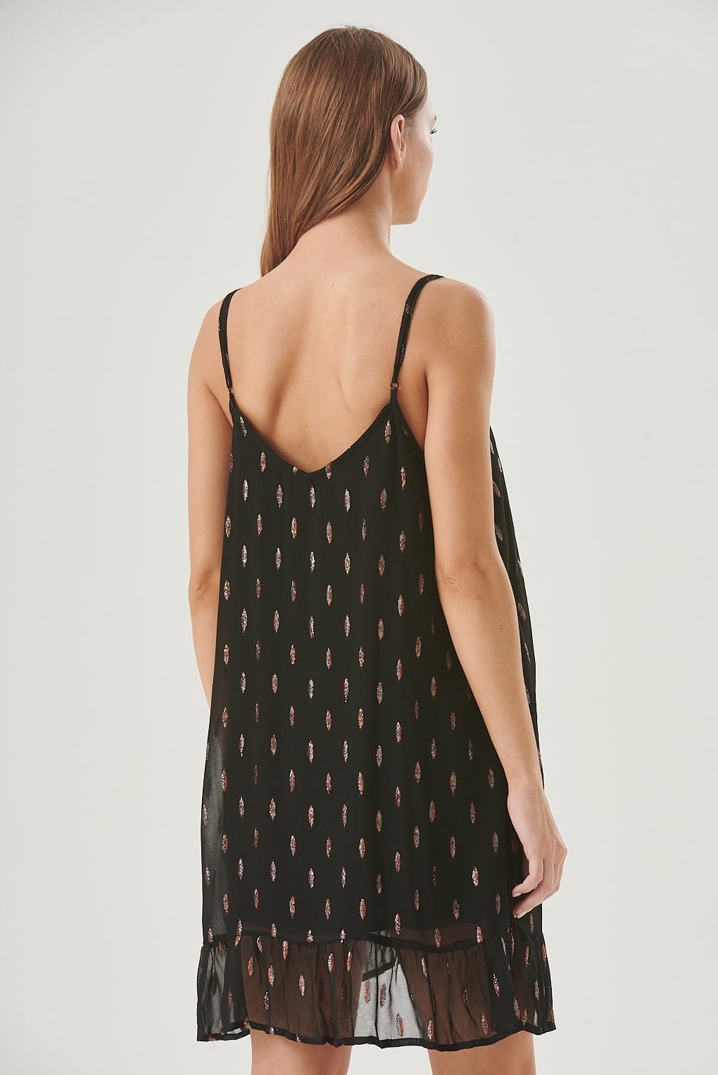 vestido corto con brillo escote V