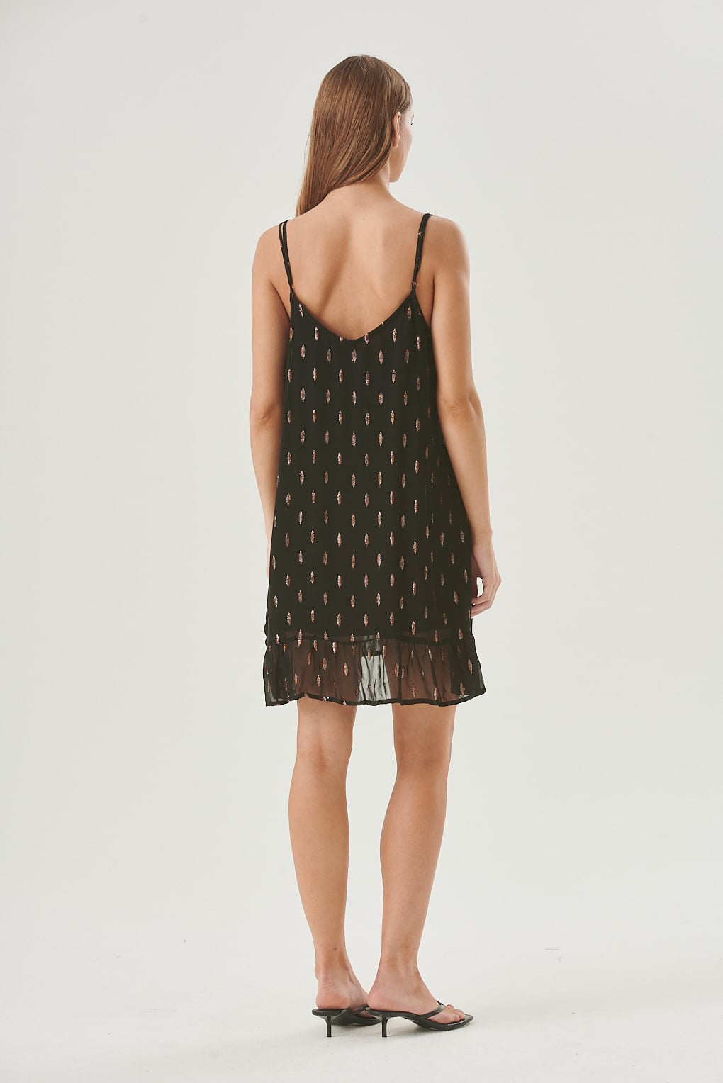 vestido corto con brillo escote V