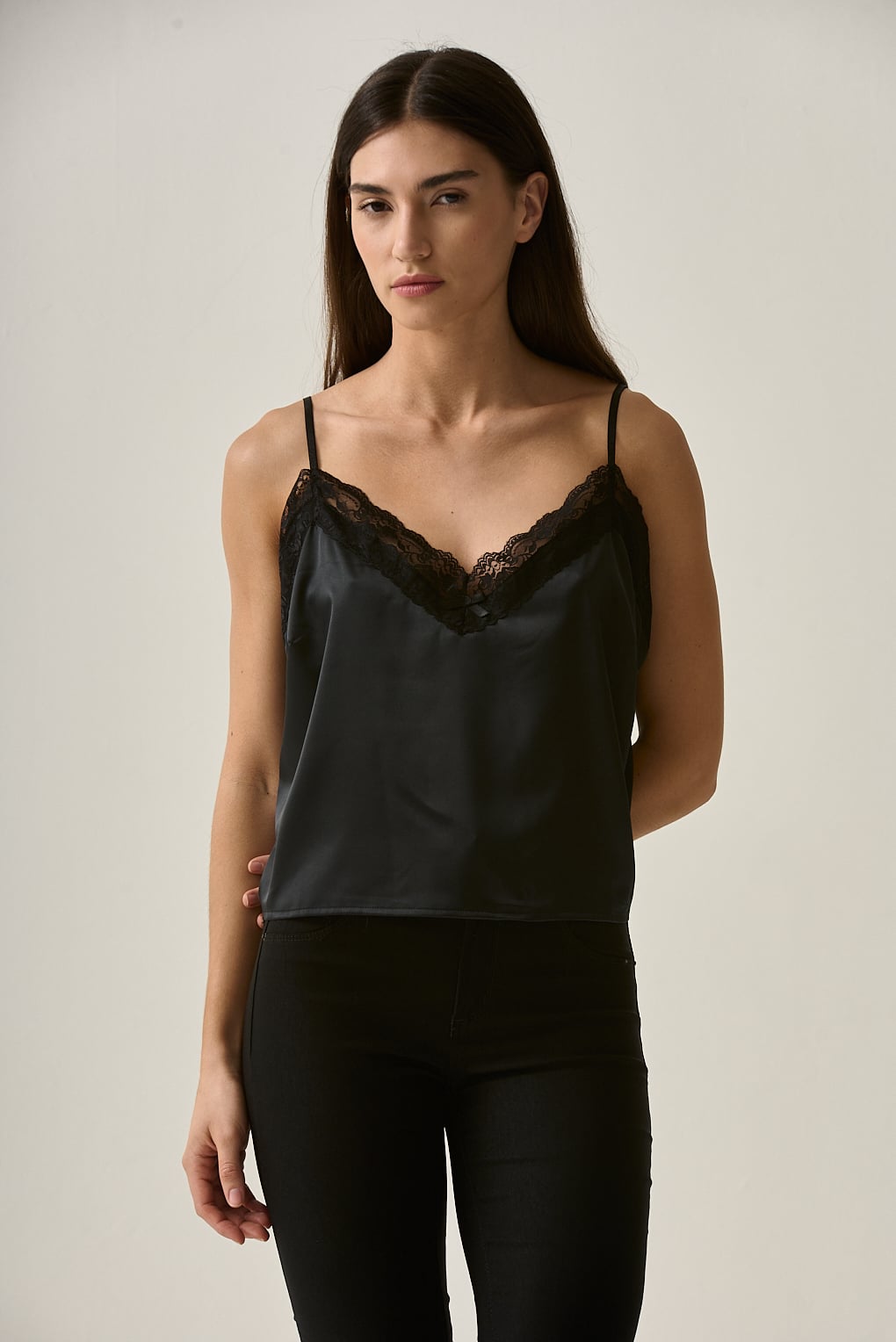 blusa saten puntilla