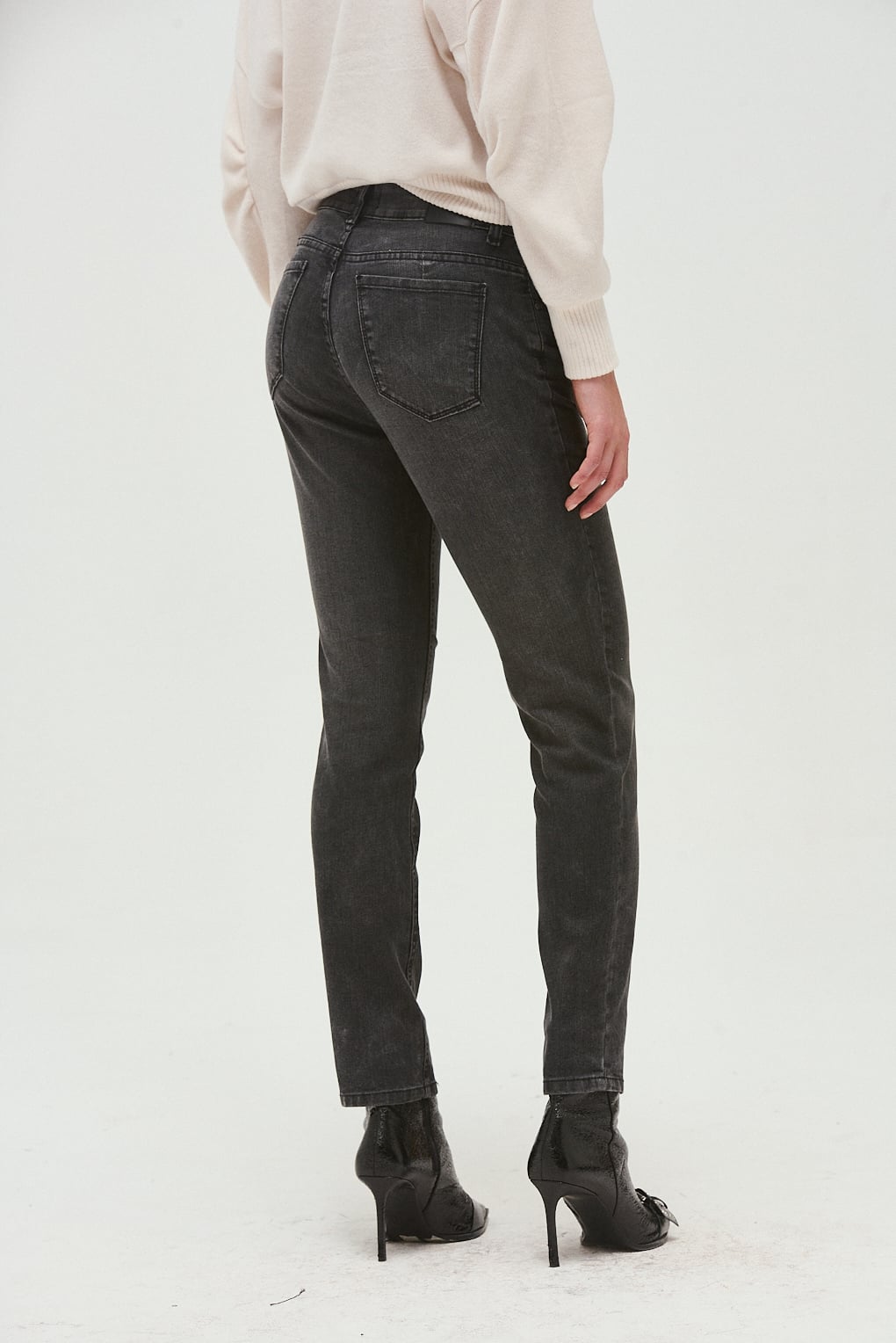 jean straight