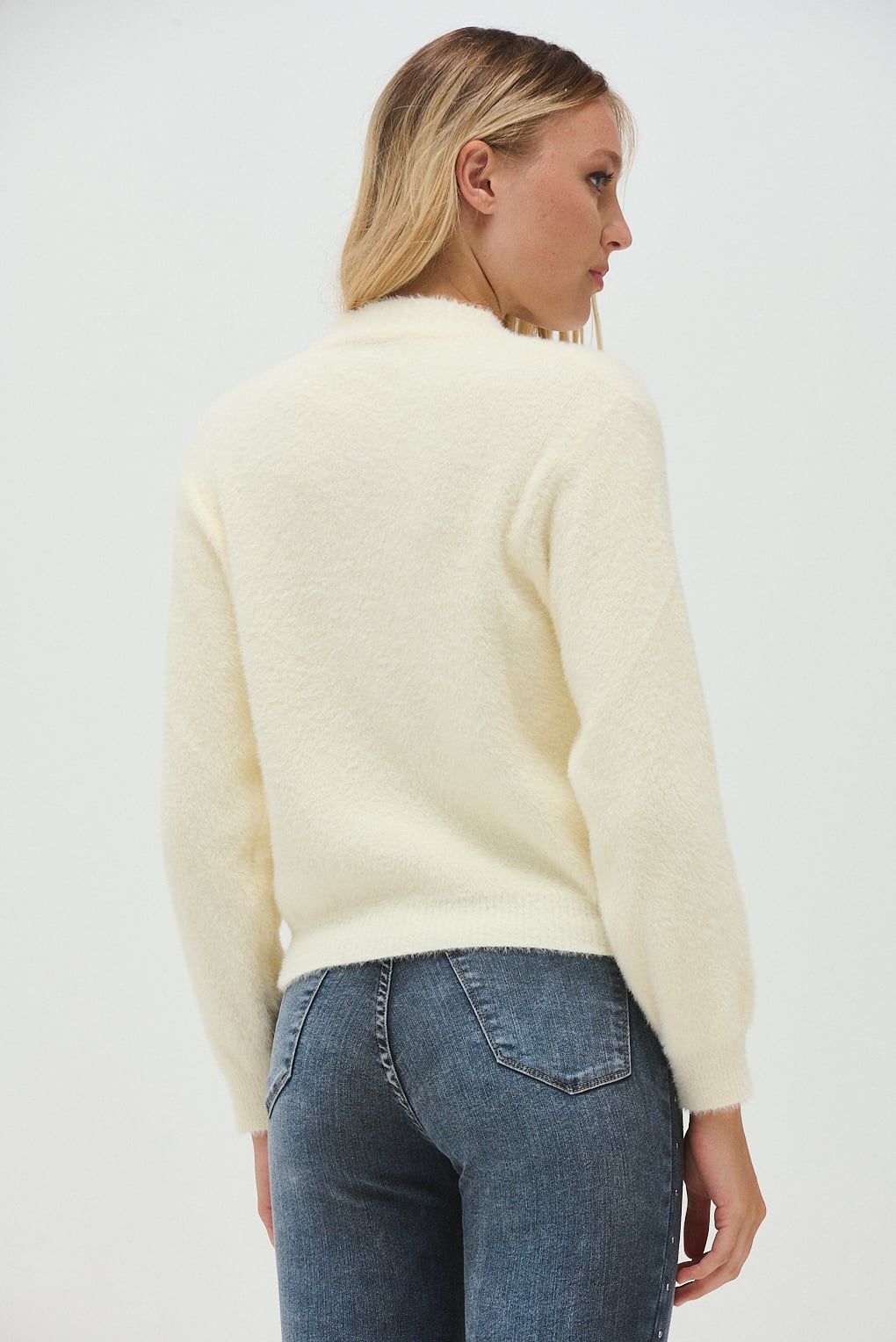 sweater tejido cuello alto