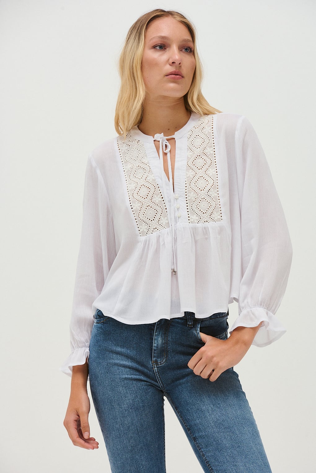 blusa bordada