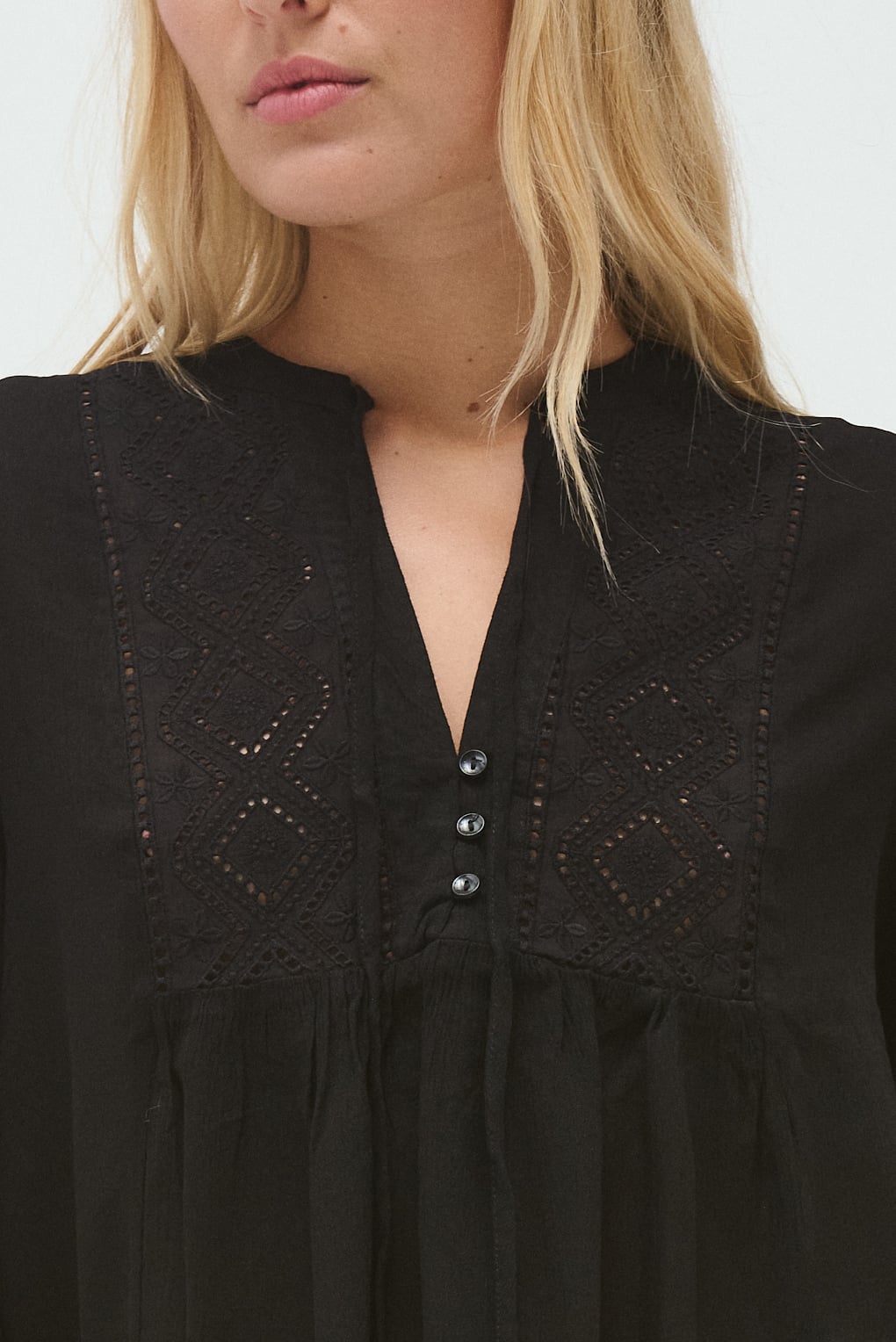 blusa bordada